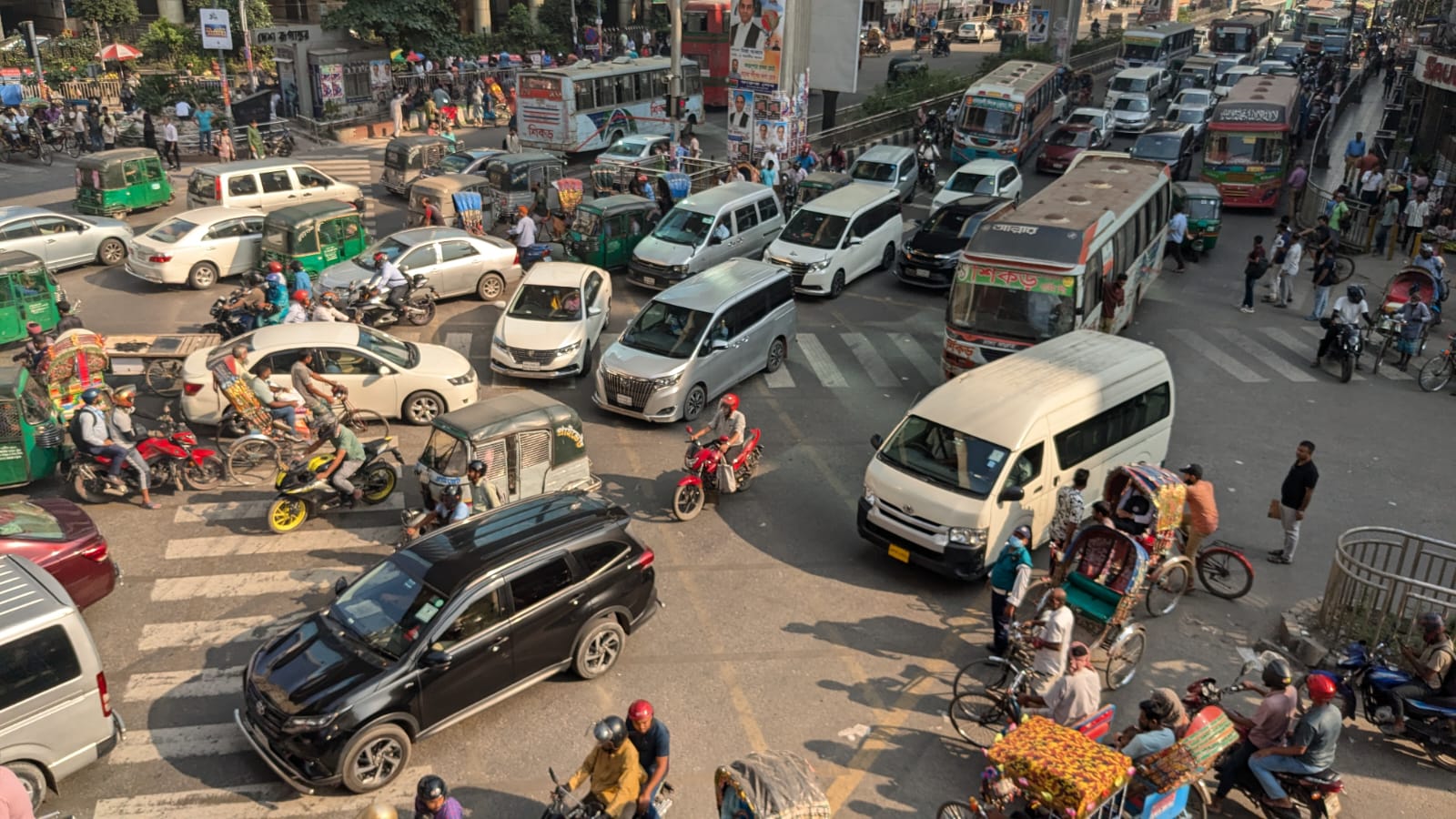 তীব্র যানজট, দুর্ভোগে নগরবাসী